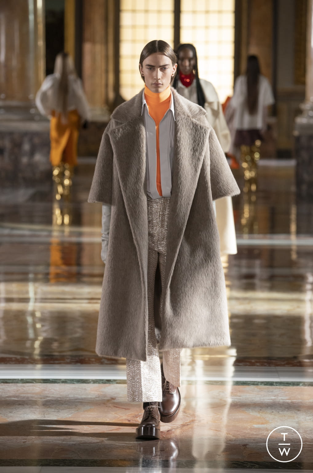 Fashion Week Paris Spring/Summer 2021 look 44 from the Valentino collection 高级定制