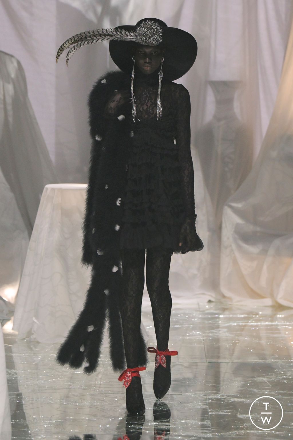 Fashion Week Paris Spring/Summer 2025 look 44 from the Valentino collection womenswear