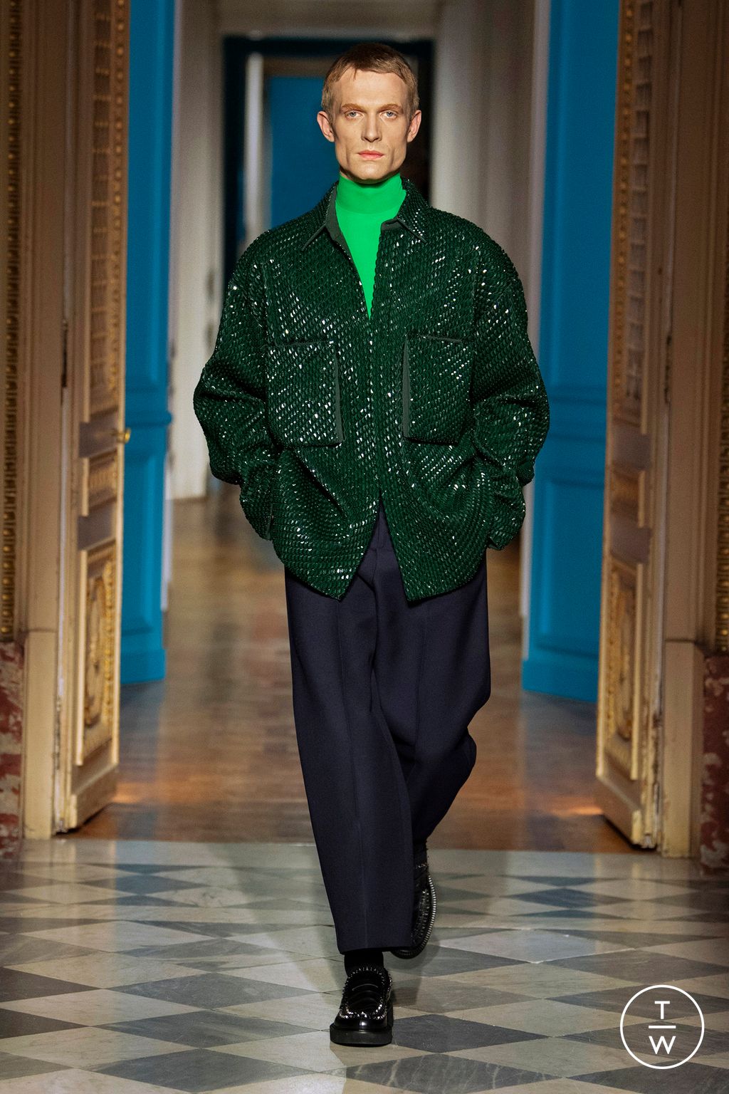 Fashion Week Paris Fall/Winter 2024 look 44 from the Valentino collection menswear
