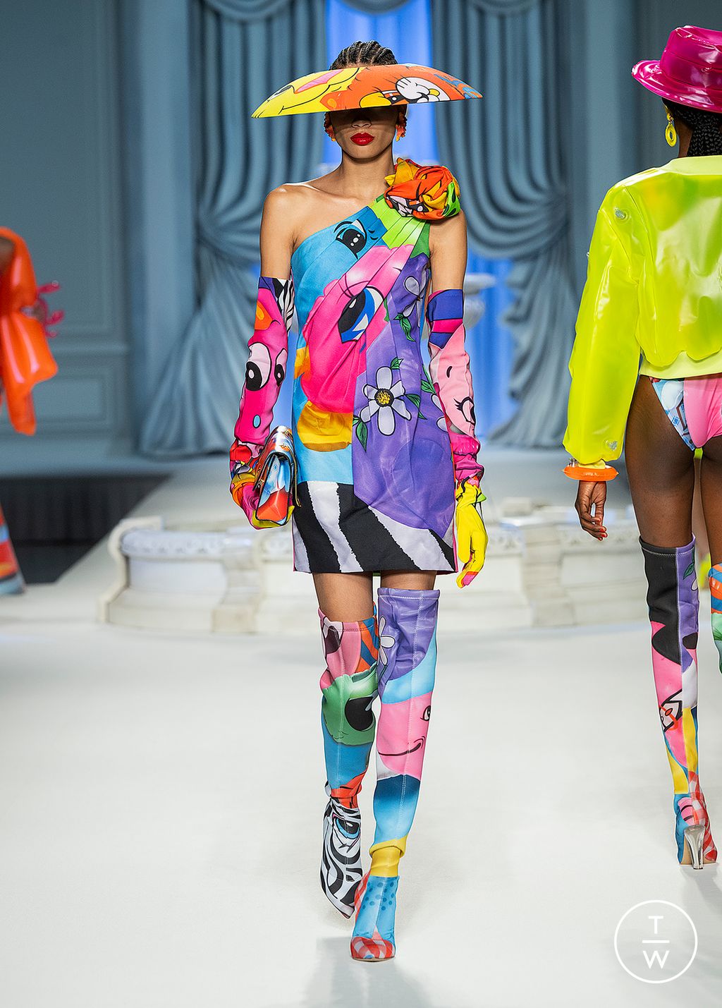 Fashion Week Milan Spring/Summer 2023 look 45 from the Moschino collection womenswear