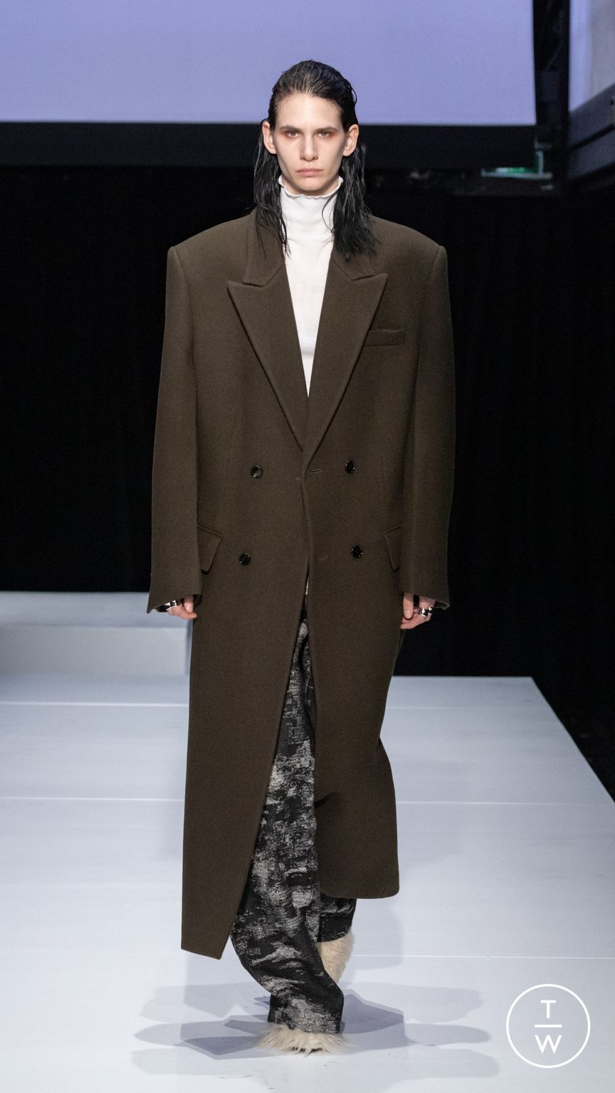 Fashion Week Paris Fall/Winter 2024 look 45 from the System Studios collection 男装