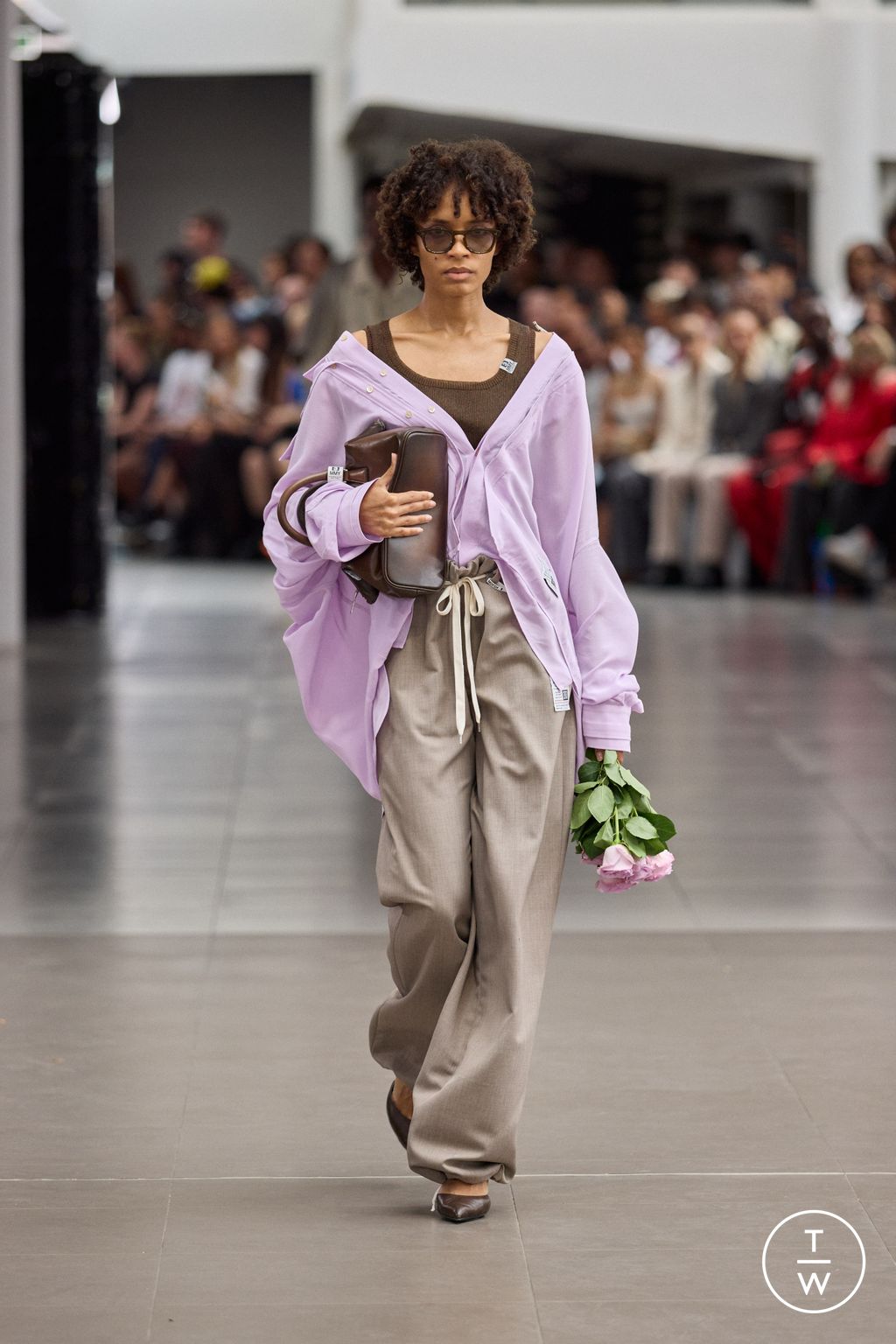 Fashion Week Paris Spring/Summer 2026 look 45 de la collection Maison Mihara Yasuhiro menswear