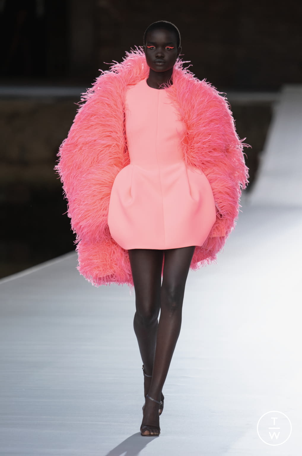 Fashion Week Paris Fall/Winter 2021 look 45 de la collection Valentino couture