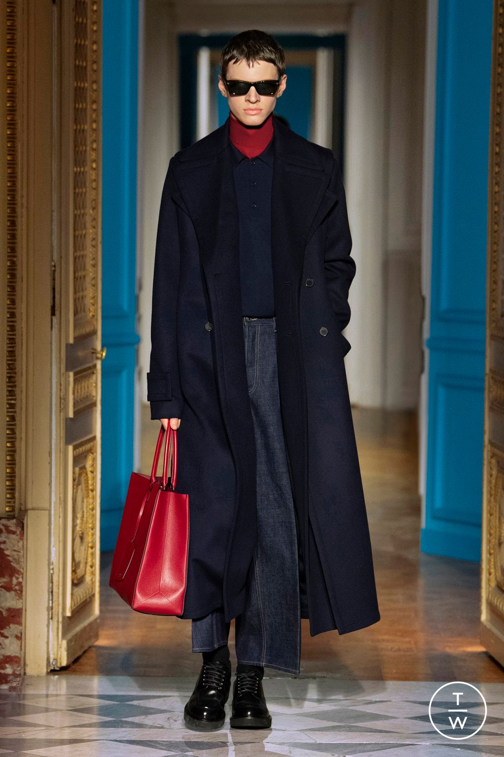 Fashion Week Paris Fall/Winter 2024 look 45 from the Valentino collection menswear
