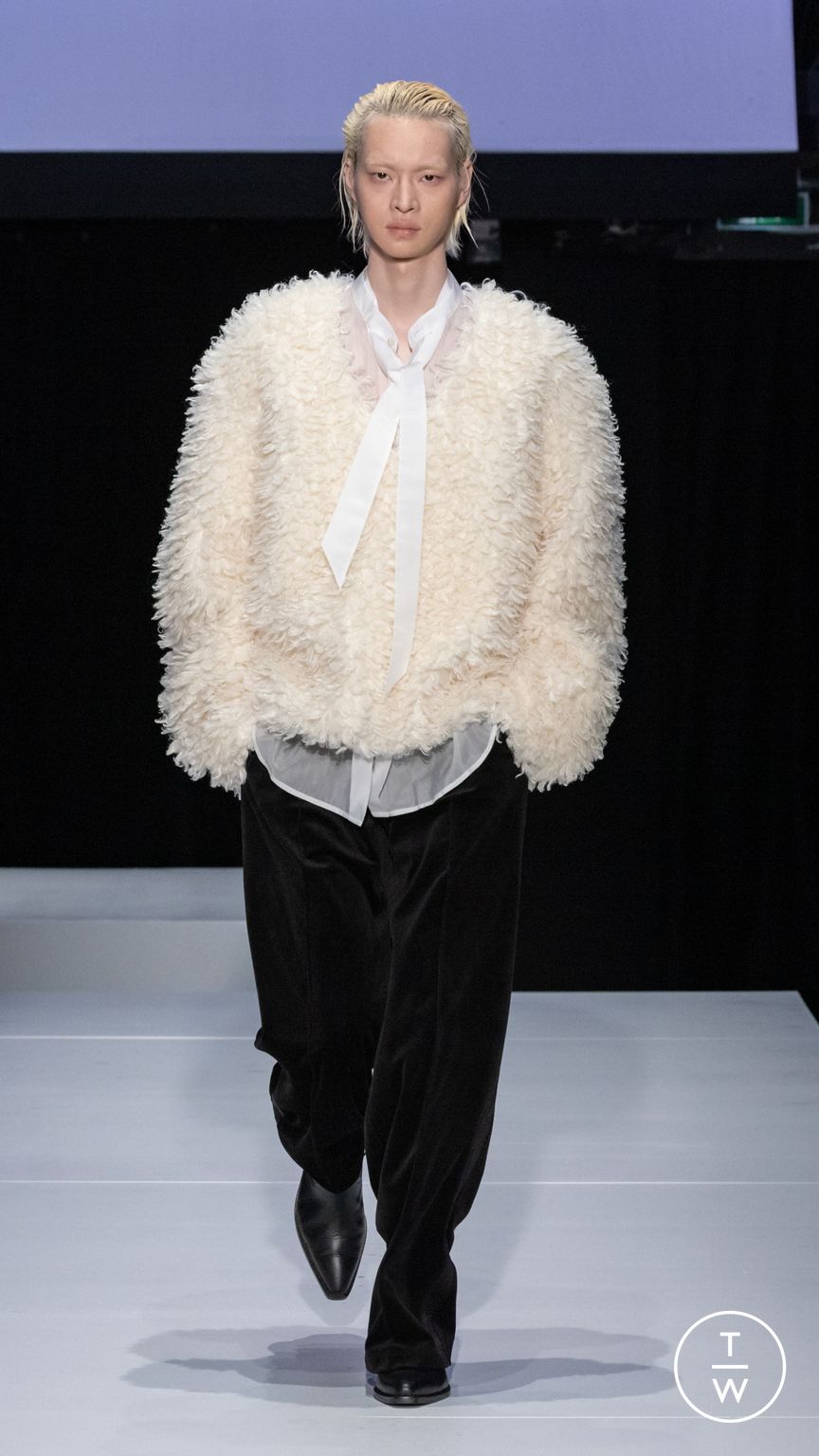 Fashion Week Paris Fall/Winter 2024 look 46 from the System Studios collection 男装