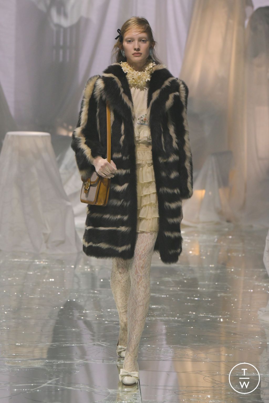 Fashion Week Paris Spring/Summer 2025 look 46 from the Valentino collection womenswear