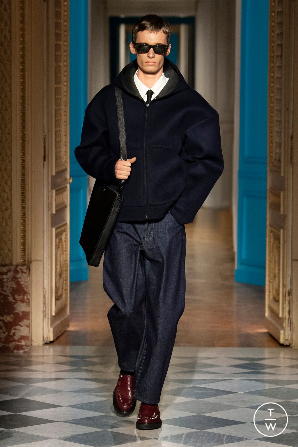 Fashion Week Paris Fall/Winter 2024 look 46 from the Valentino collection menswear