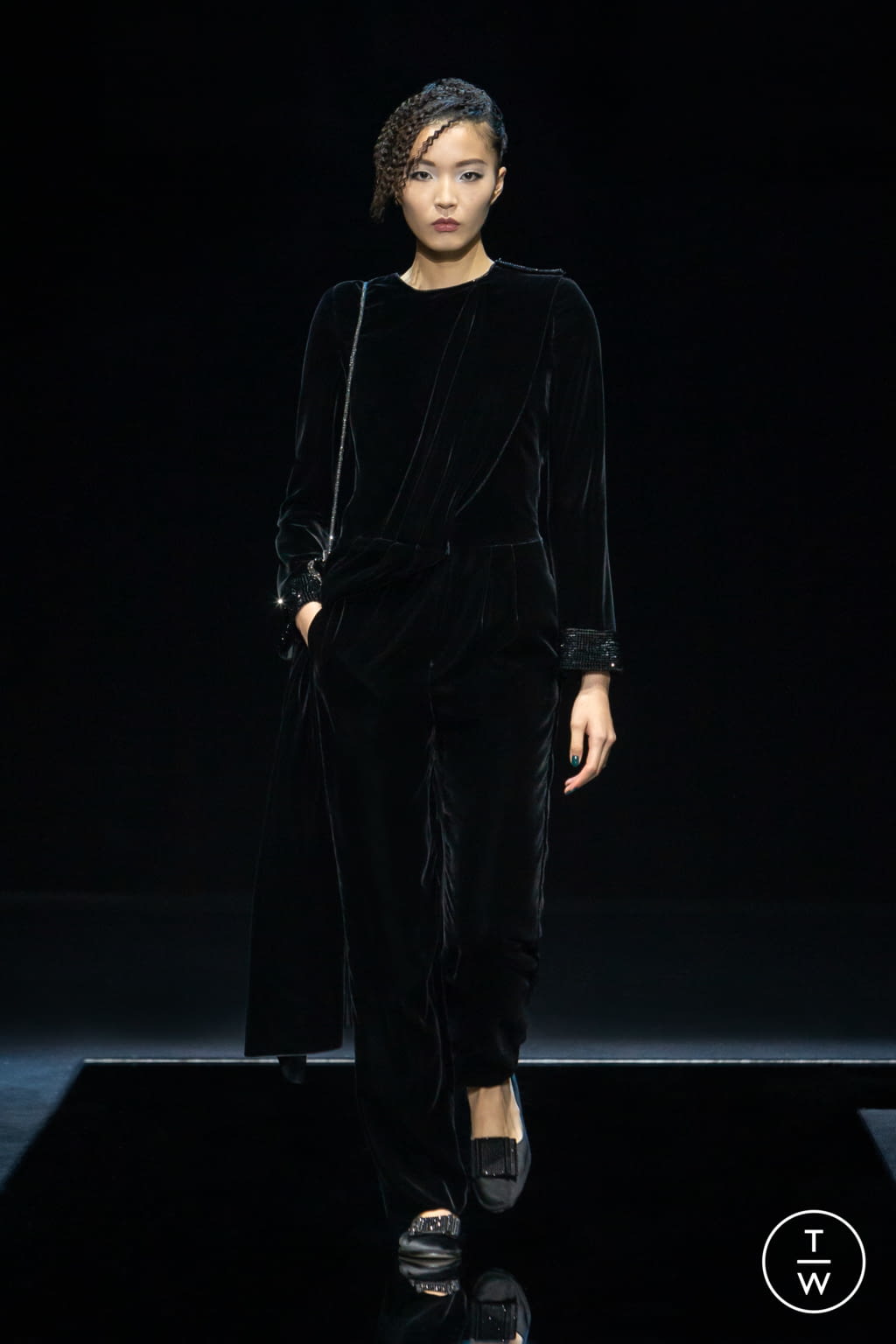Fashion Week Milan Fall/Winter 2021 look 47 from the Giorgio Armani collection 女装
