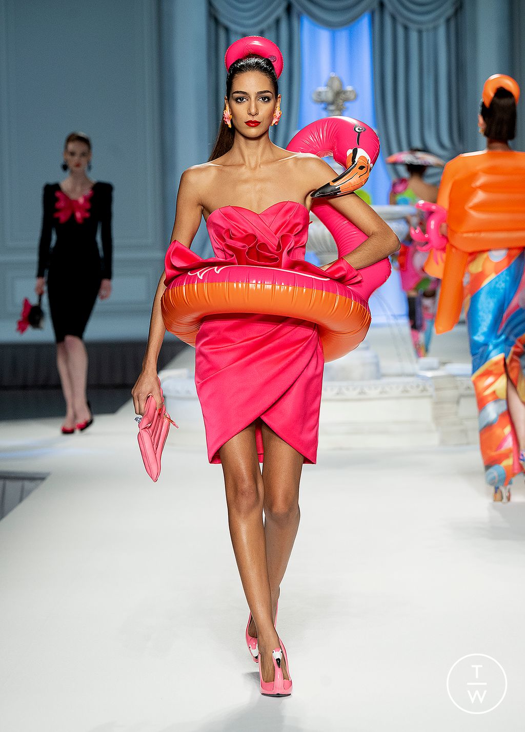 Fashion Week Milan Spring/Summer 2023 look 47 from the Moschino collection 女装