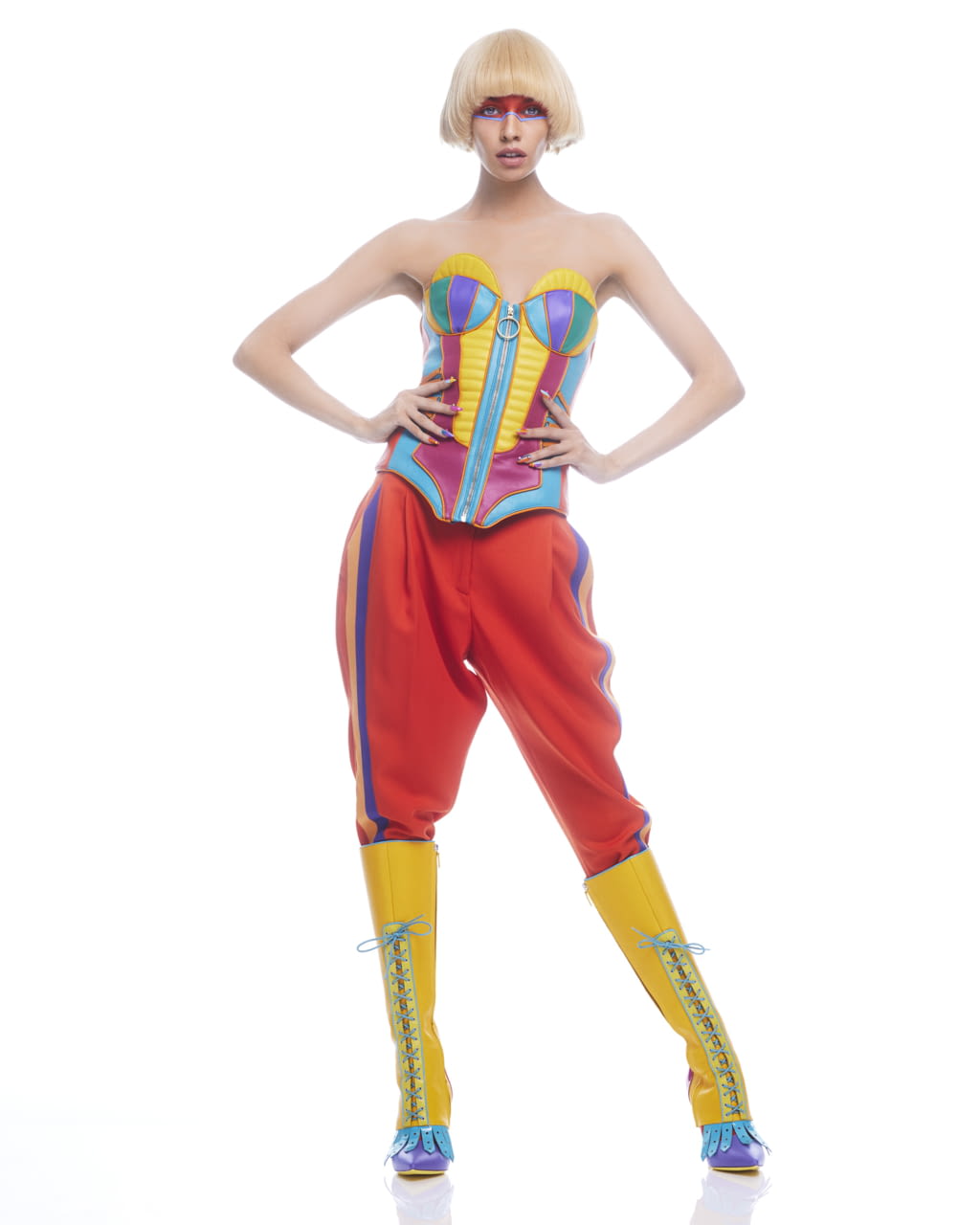 Fashion Week New York Pre-Fall 2022 look 47 from the Moschino collection womenswear