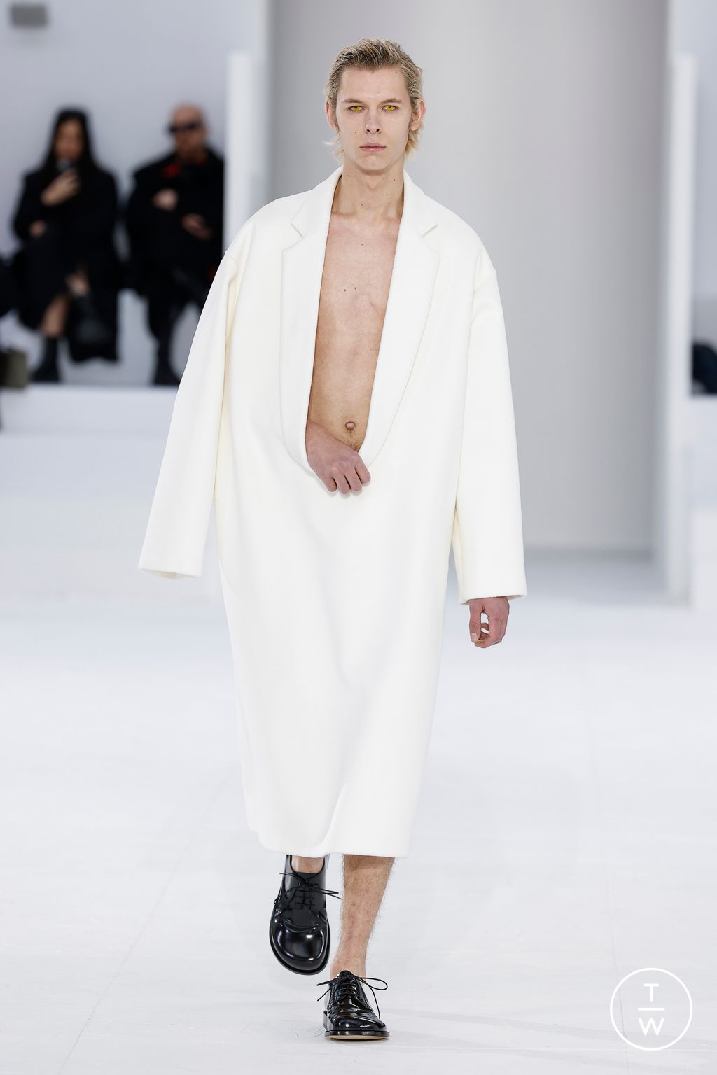 Fashion Week Paris Fall/Winter 2023 look 15 de la collection Loewe menswear