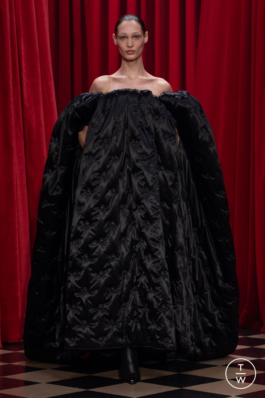 Fashion Week Paris Fall/Winter 2025 look 47 from the Marine Serre collection 女装