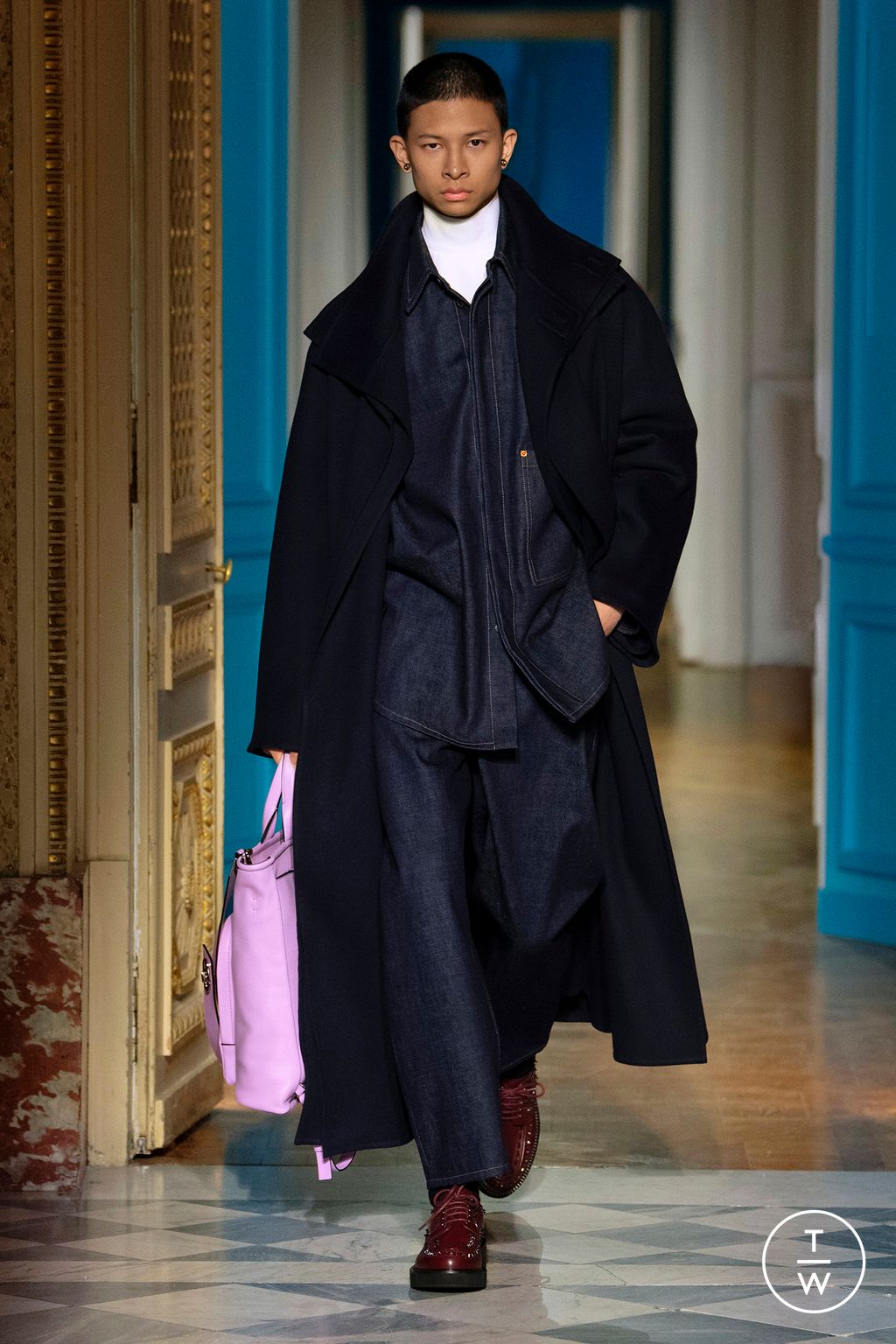 Fashion Week Paris Fall/Winter 2024 look 47 from the Valentino collection menswear