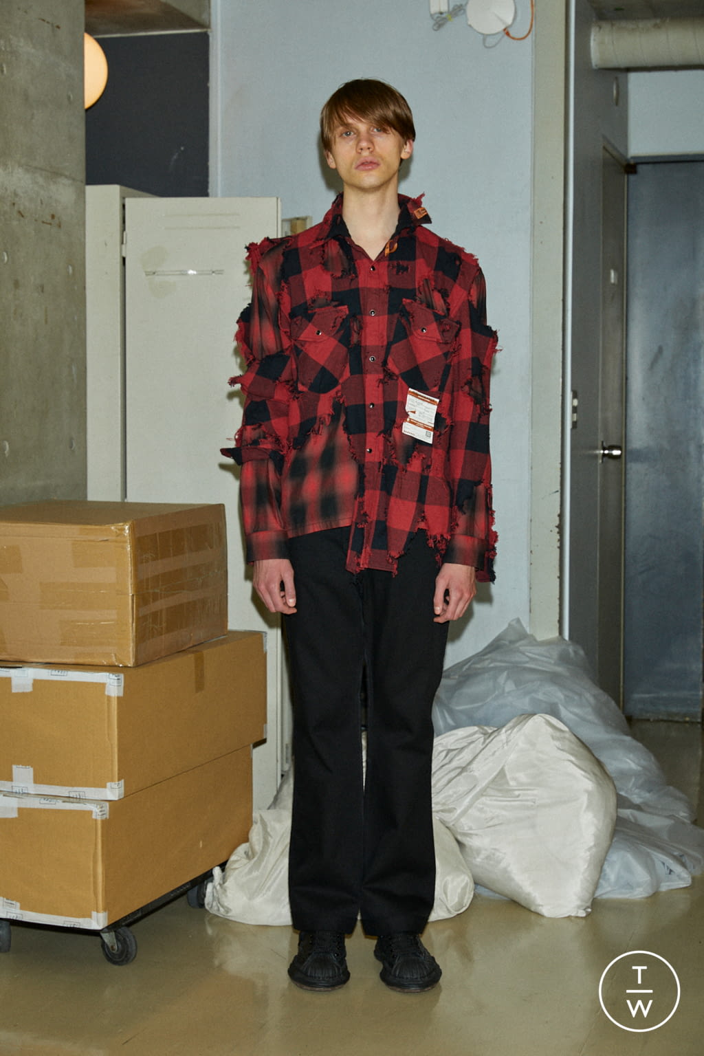 Fashion Week Paris Fall/Winter 2021 look 48 from the Maison Mihara Yasuhiro collection menswear