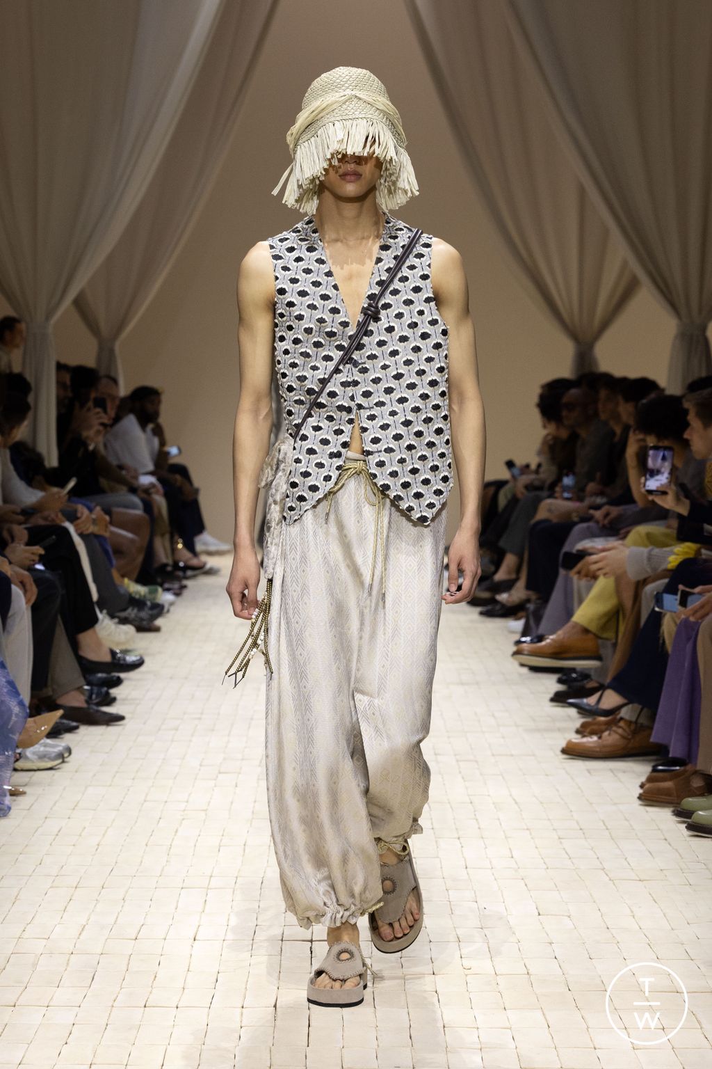 Fashion Week Milan Spring/Summer 2026 look 48 de la collection Emporio Armani menswear