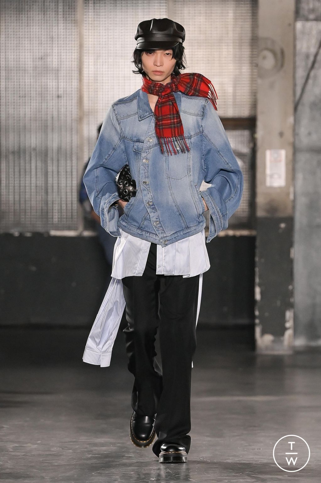 Fashion Week Paris Fall/Winter 2023 look 24 from the EGONlab collection menswear