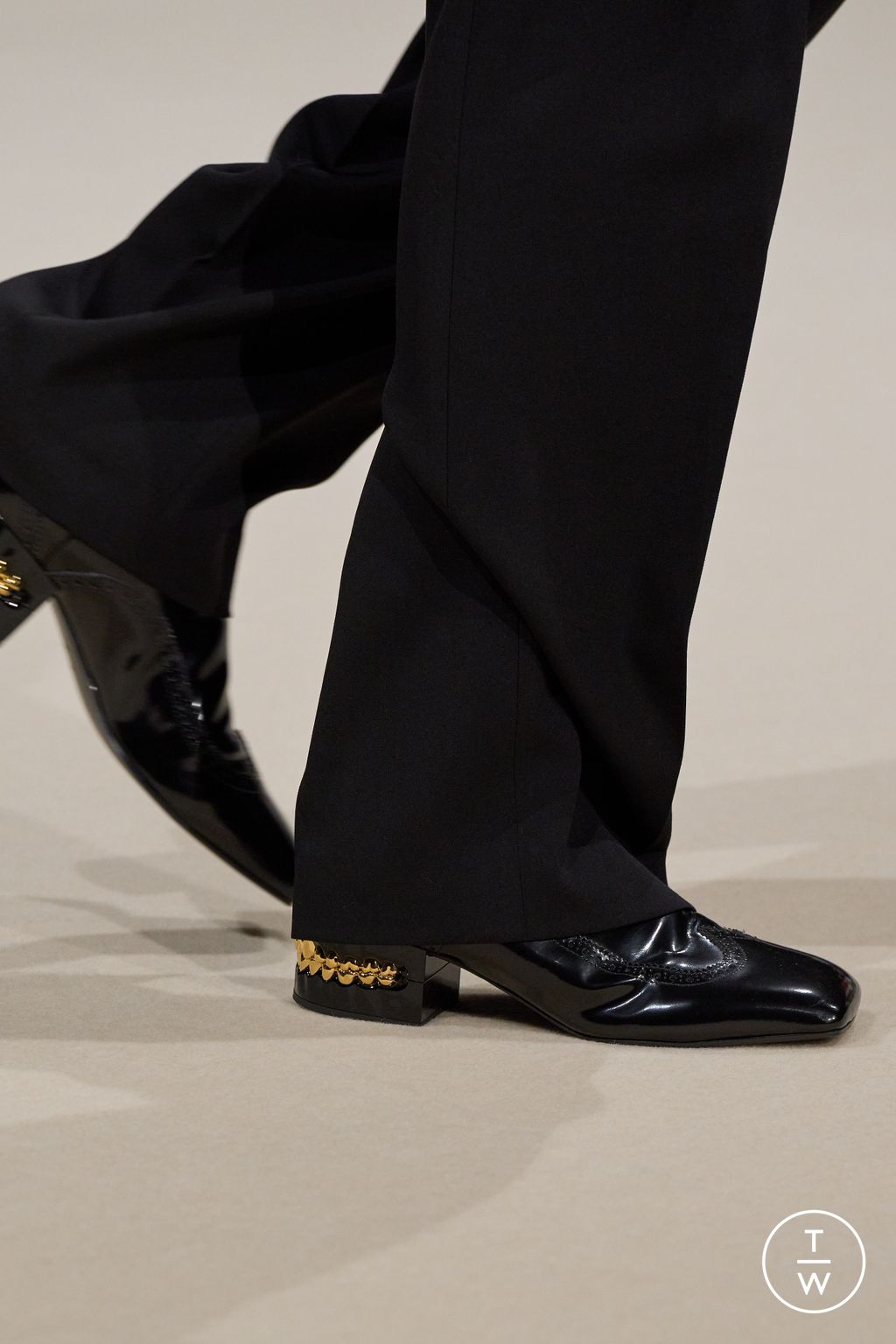 Fashion Week Paris Fall/Winter 2024 look 28 from the Balmain collection menswear accessories