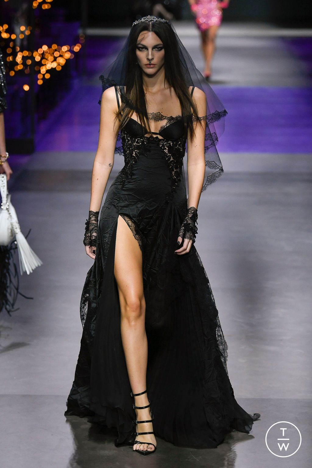 Fashion Week Milan Spring/Summer 2023 look 55 from the Versace collection 女装