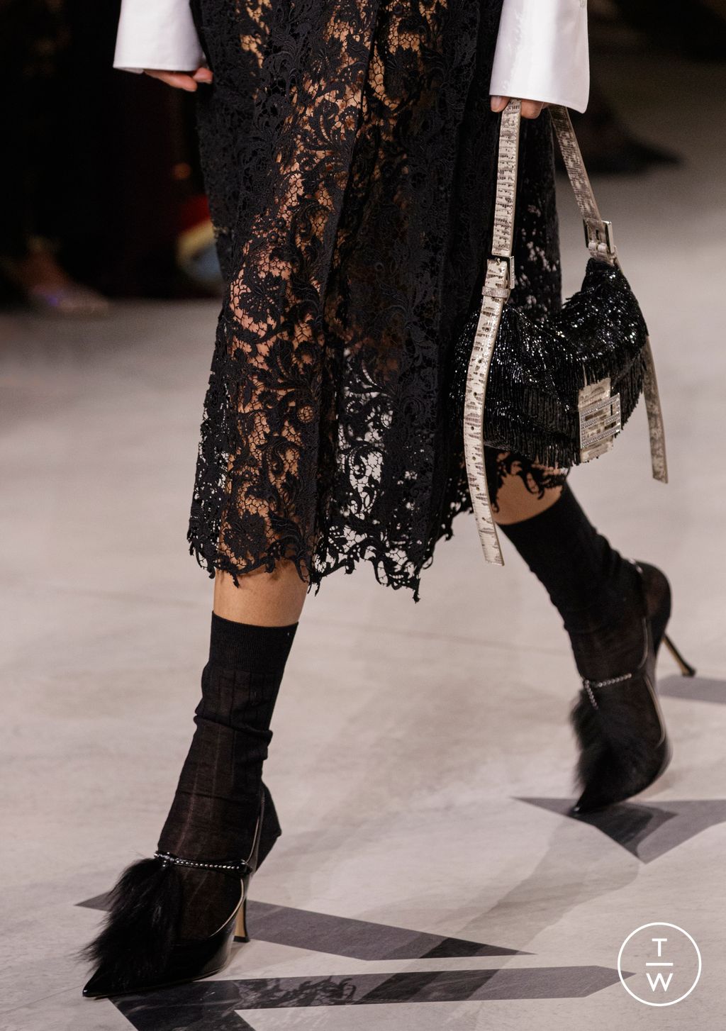 Fashion Week Milan Fall/Winter 2026 look 4 from the Fendi collection 女装配饰