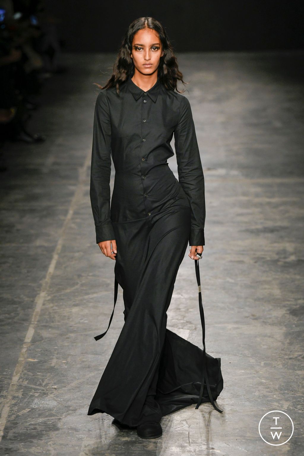 Fashion Week Paris Spring/Summer 2023 look 21 from the Ann Demeulemeester collection womenswear