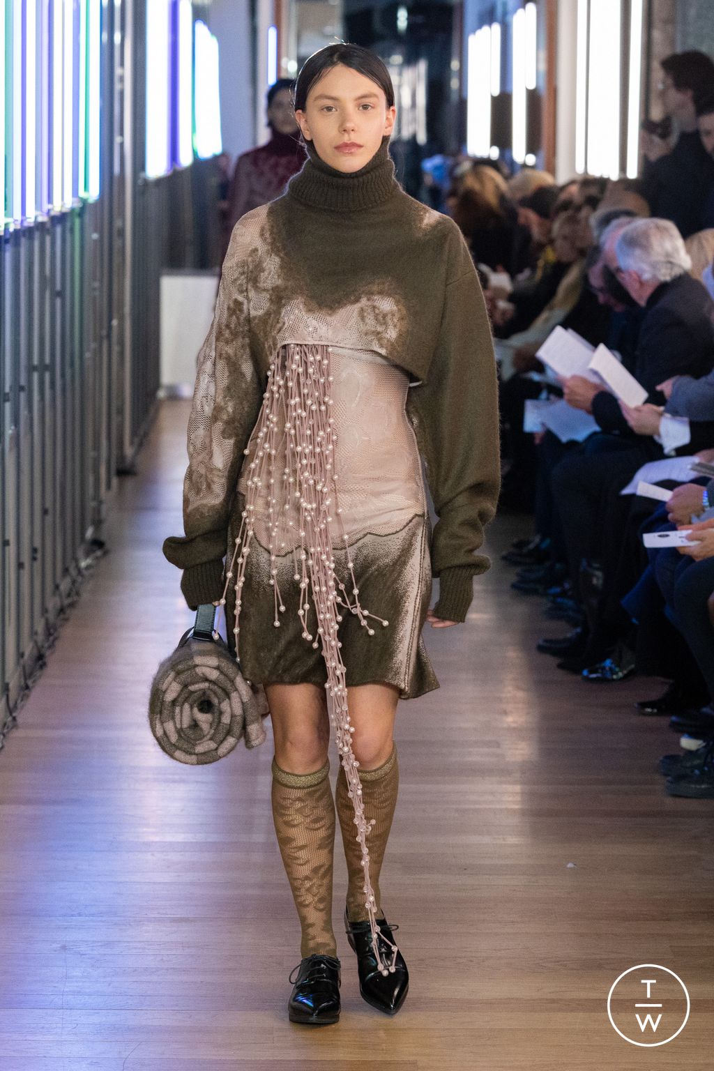Fashion Week Paris Fall/Winter 2024 look 21 from the IFM PARIS collection 女装