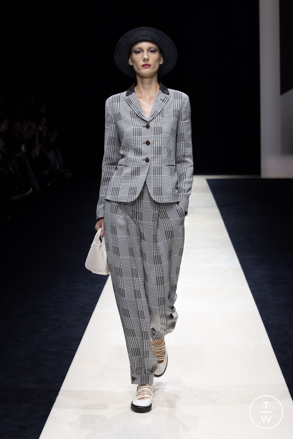 Fashion Week Milan Spring/Summer 2025 look 5 from the Emporio Armani collection womenswear