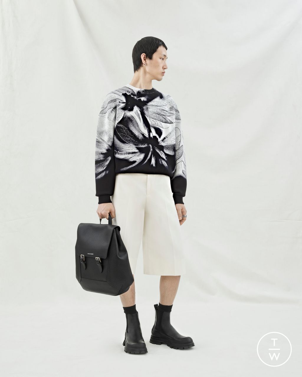 Fashion Week Paris Resort 2024 look 4 de la collection Alexander McQueen menswear