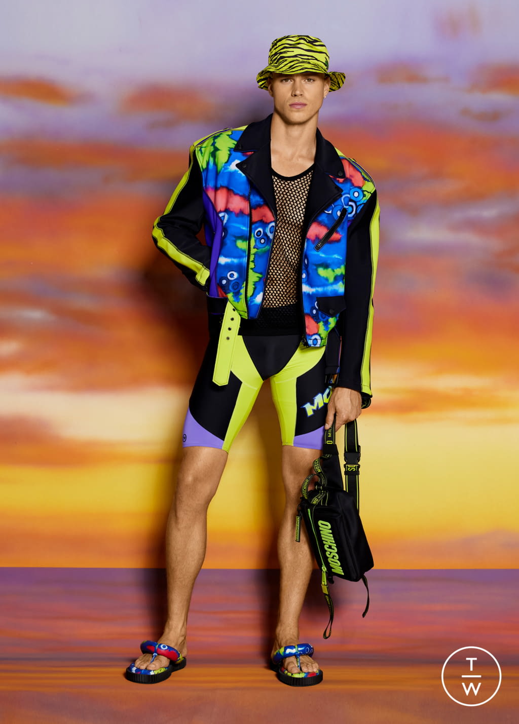 Fashion Week Milan Resort 2022 look 5 from the Moschino collection menswear