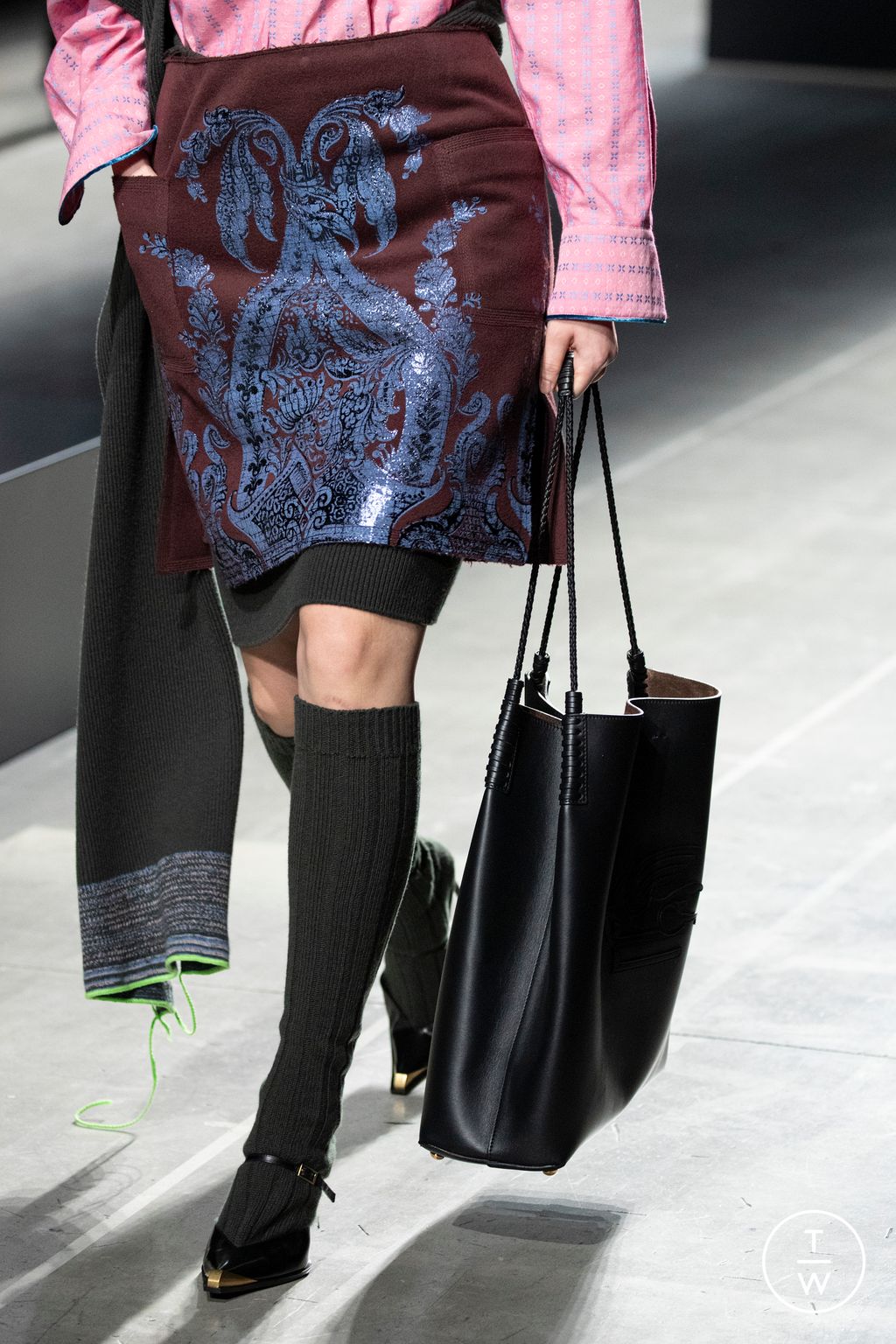 Fashion Week Milan Fall/Winter 2024 look 2 from the Etro collection womenswear accessories