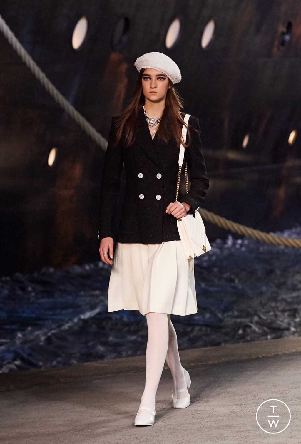Fashion Week Paris Resort 2019 look 5 from the Chanel collection womenswear