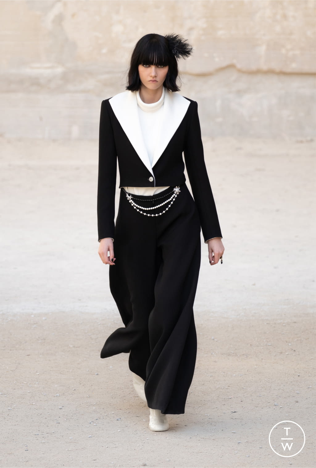 Fashion Week Paris Resort 2022 look 5 from the Chanel collection 女装