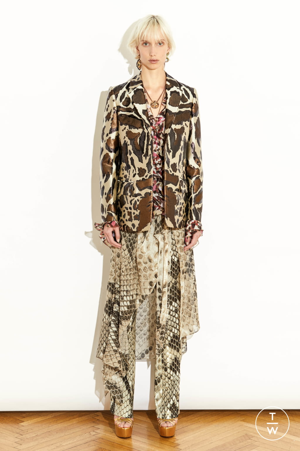 Fashion Week Milan Resort 2019 look 5 from the Roberto Cavalli collection 女装