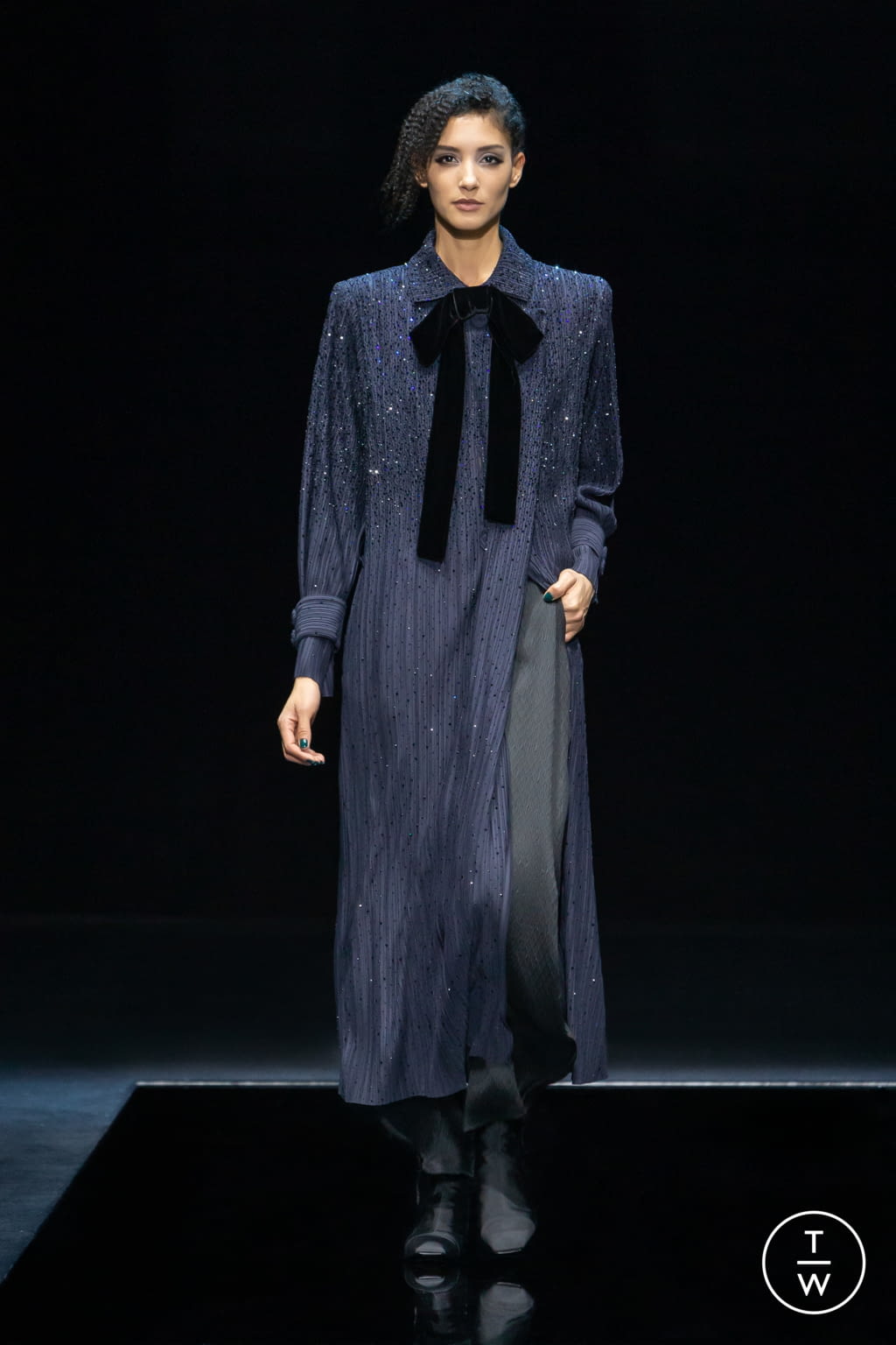 Fashion Week Milan Fall/Winter 2021 look 50 de la collection Giorgio Armani womenswear