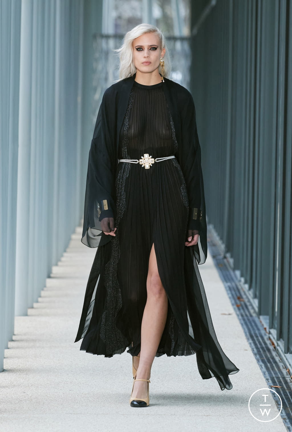 Fashion Week Paris Pre-Fall 2022 look 50 from the Chanel collection womenswear