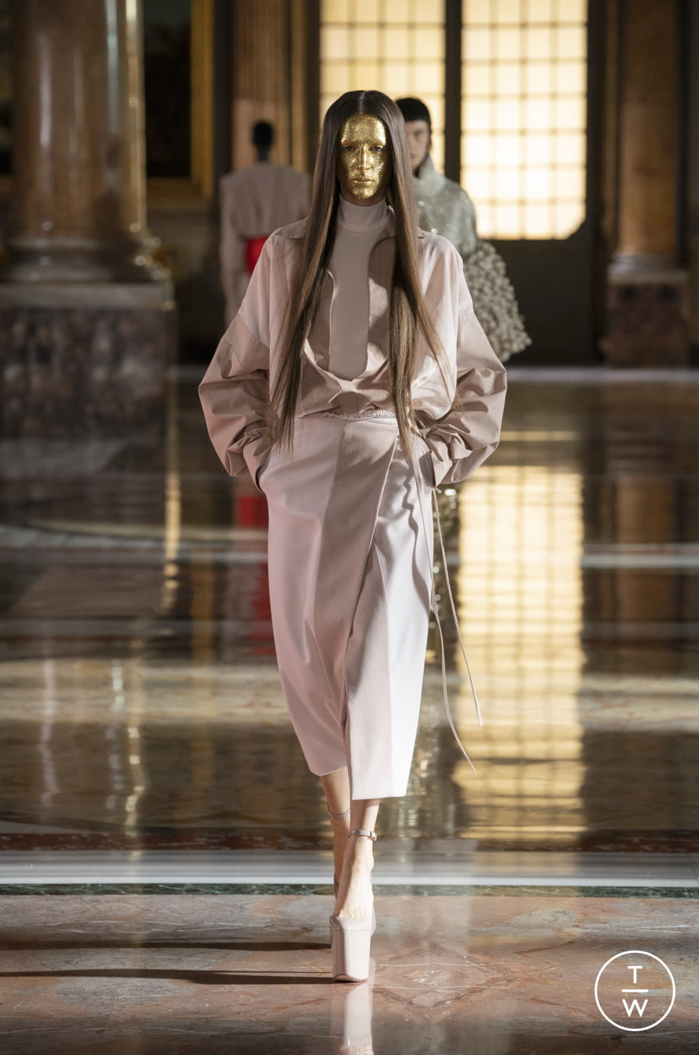 Fashion Week Paris Spring/Summer 2021 look 50 de la collection Valentino couture