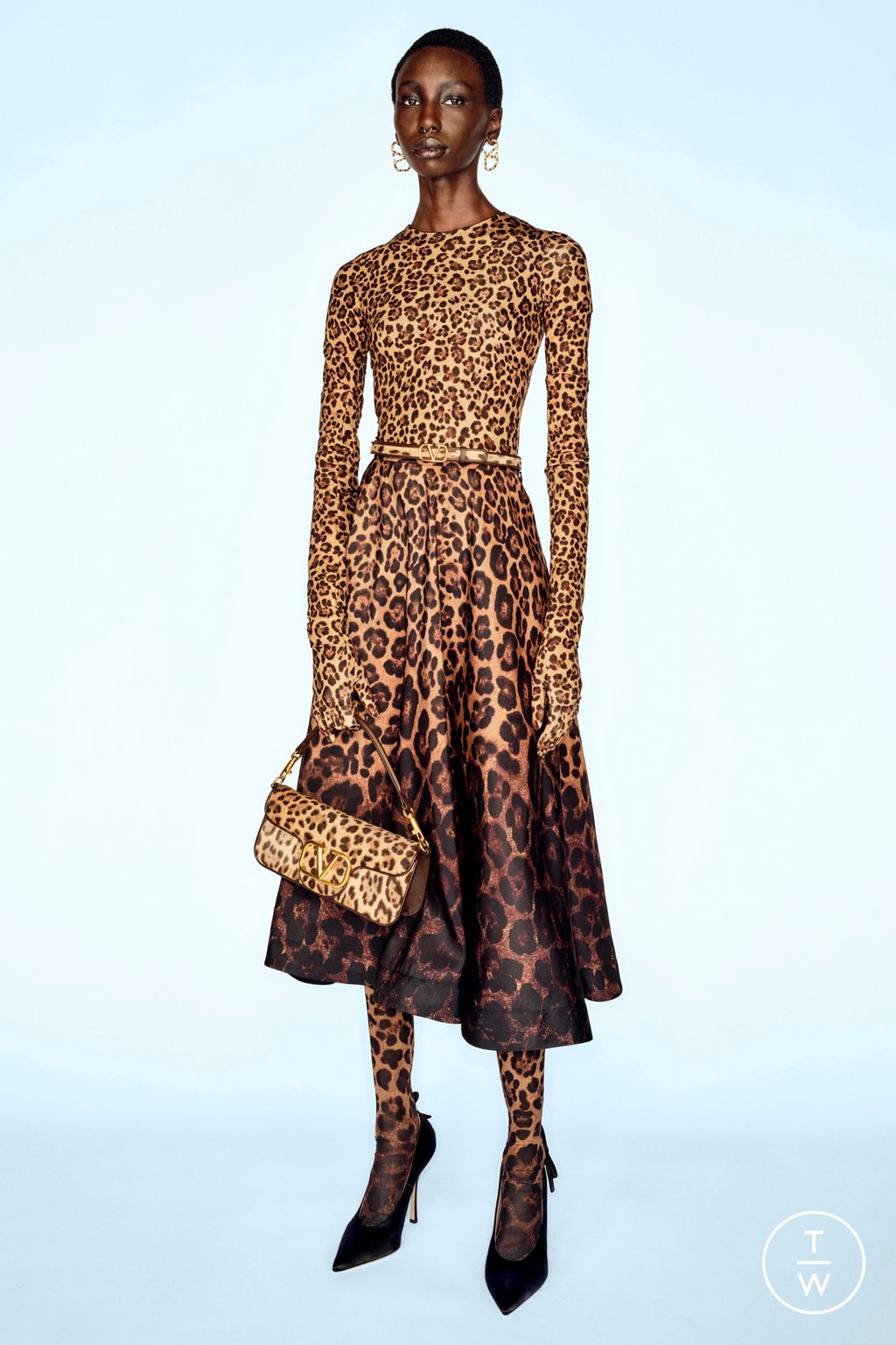 Fashion Week Paris Pre-Fall 2023 look 105 from the Valentino collection 女装