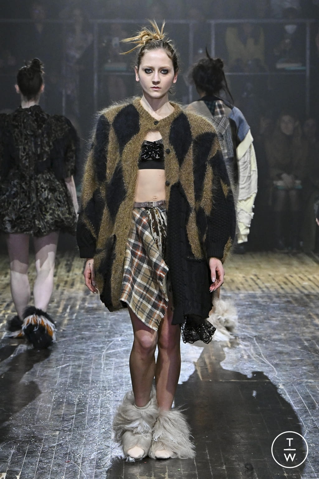 Fashion Week London Fall/Winter 2022 look 4 from the Preen by Thornton Bregazzi collection womenswear