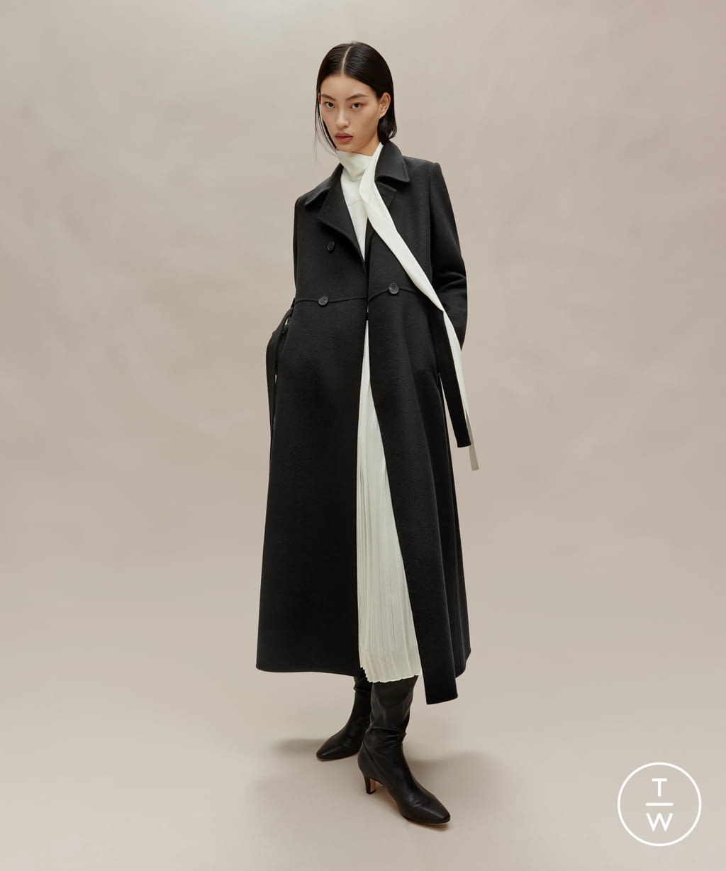 Fashion Week Paris Fall/Winter 2020 look 4 from the Icicle collection womenswear