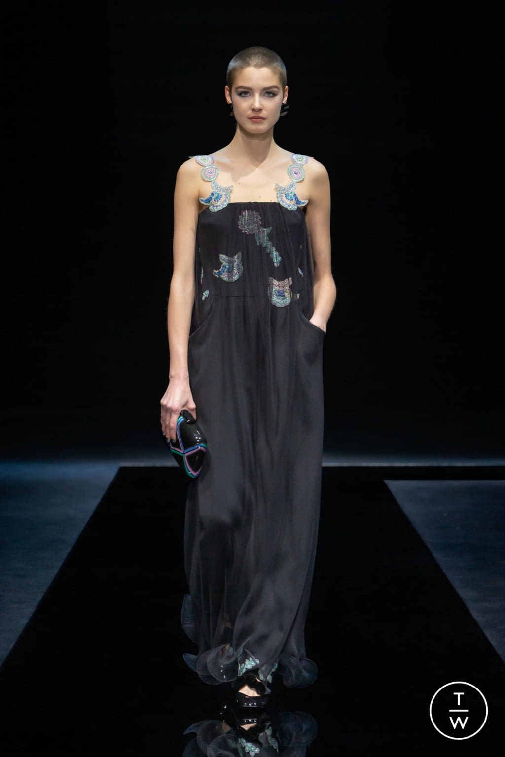 Fashion Week Milan Fall/Winter 2021 look 52 de la collection Giorgio Armani womenswear