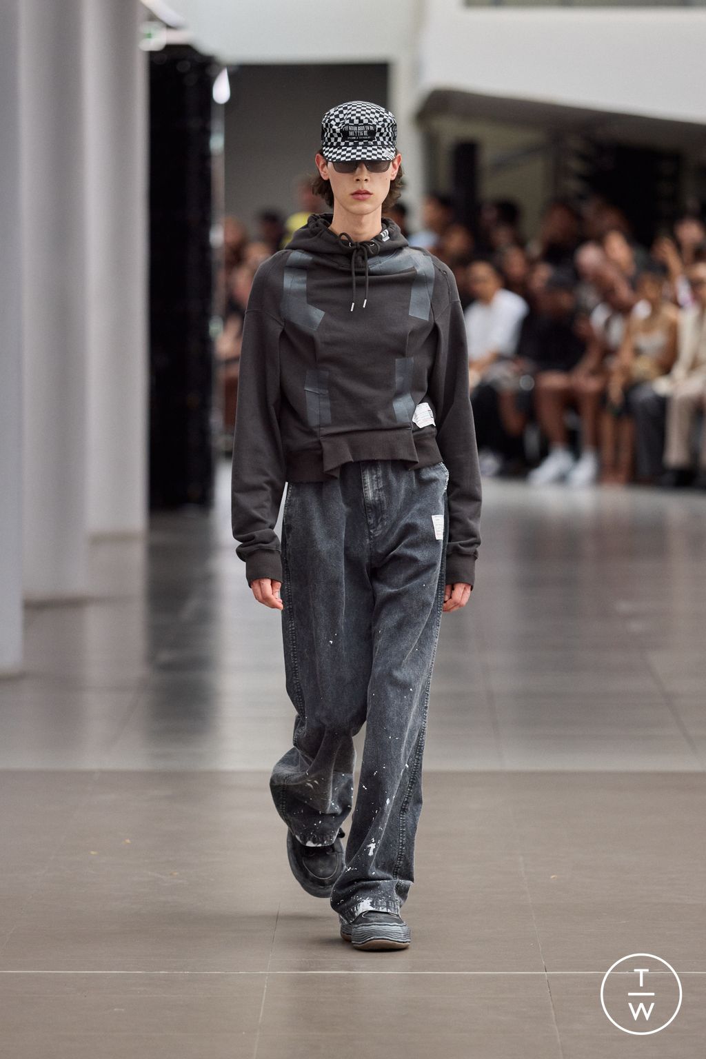 Fashion Week Paris Spring/Summer 2026 look 52 de la collection Maison Mihara Yasuhiro menswear
