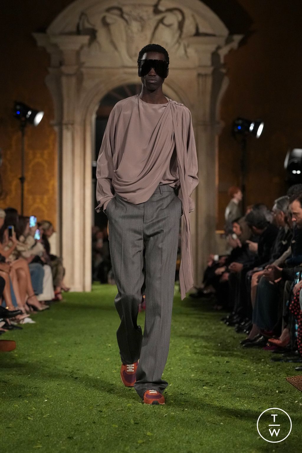 Fashion Week Paris Fall/Winter 2026 look 52 from the Valentino collection 女装