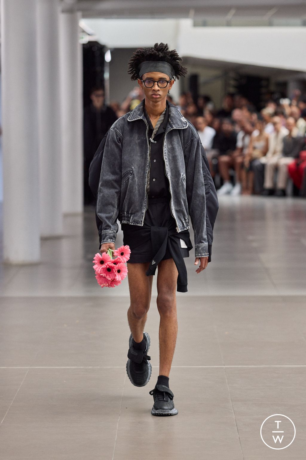 Fashion Week Paris Spring/Summer 2026 look 53 de la collection Maison Mihara Yasuhiro menswear