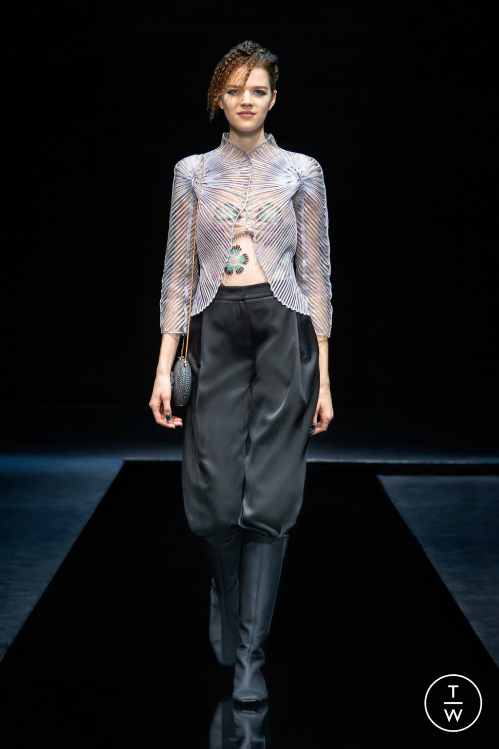 Fashion Week Milan Fall/Winter 2021 look 53 from the Giorgio Armani collection 女装