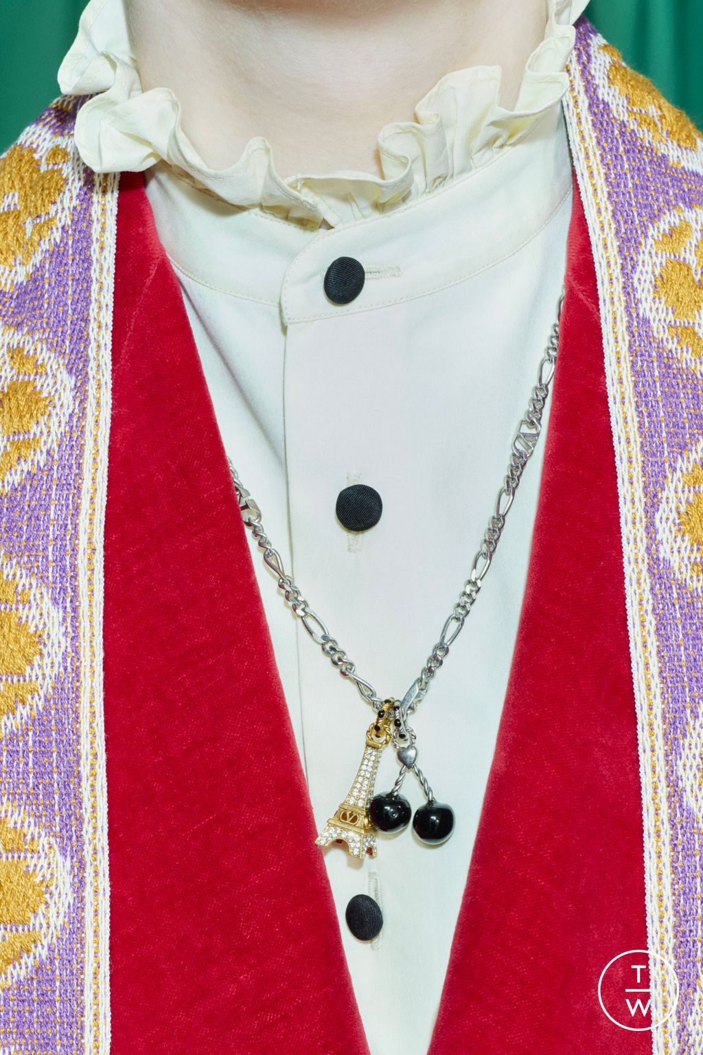 Fashion Week Paris Pre-Fall 2025 look 108 de la collection Valentino womenswear