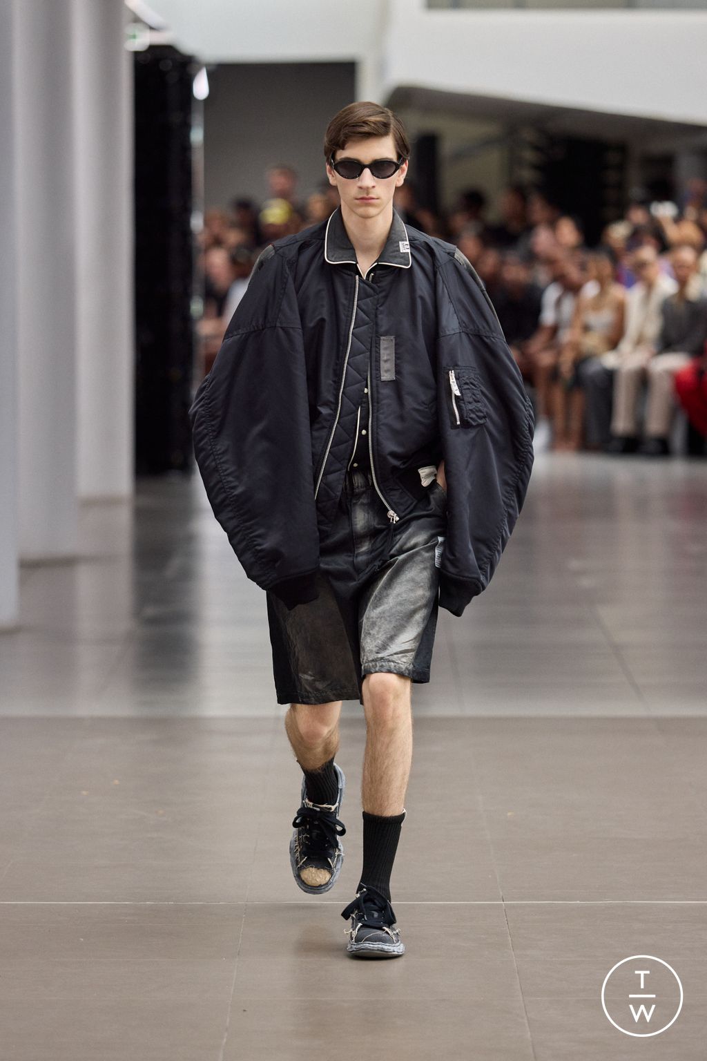 Fashion Week Paris Spring/Summer 2026 look 54 de la collection Maison Mihara Yasuhiro menswear