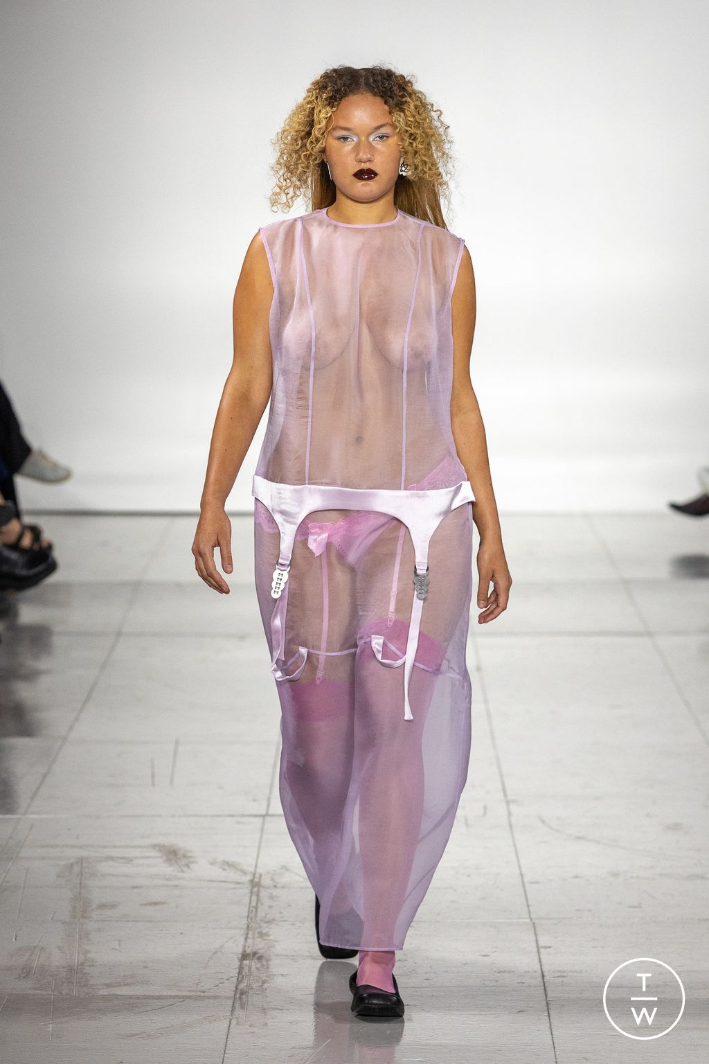 Fashion Week London Spring/Summer 2023 look 27 from the Sinéad O'Dwyer collection 女装