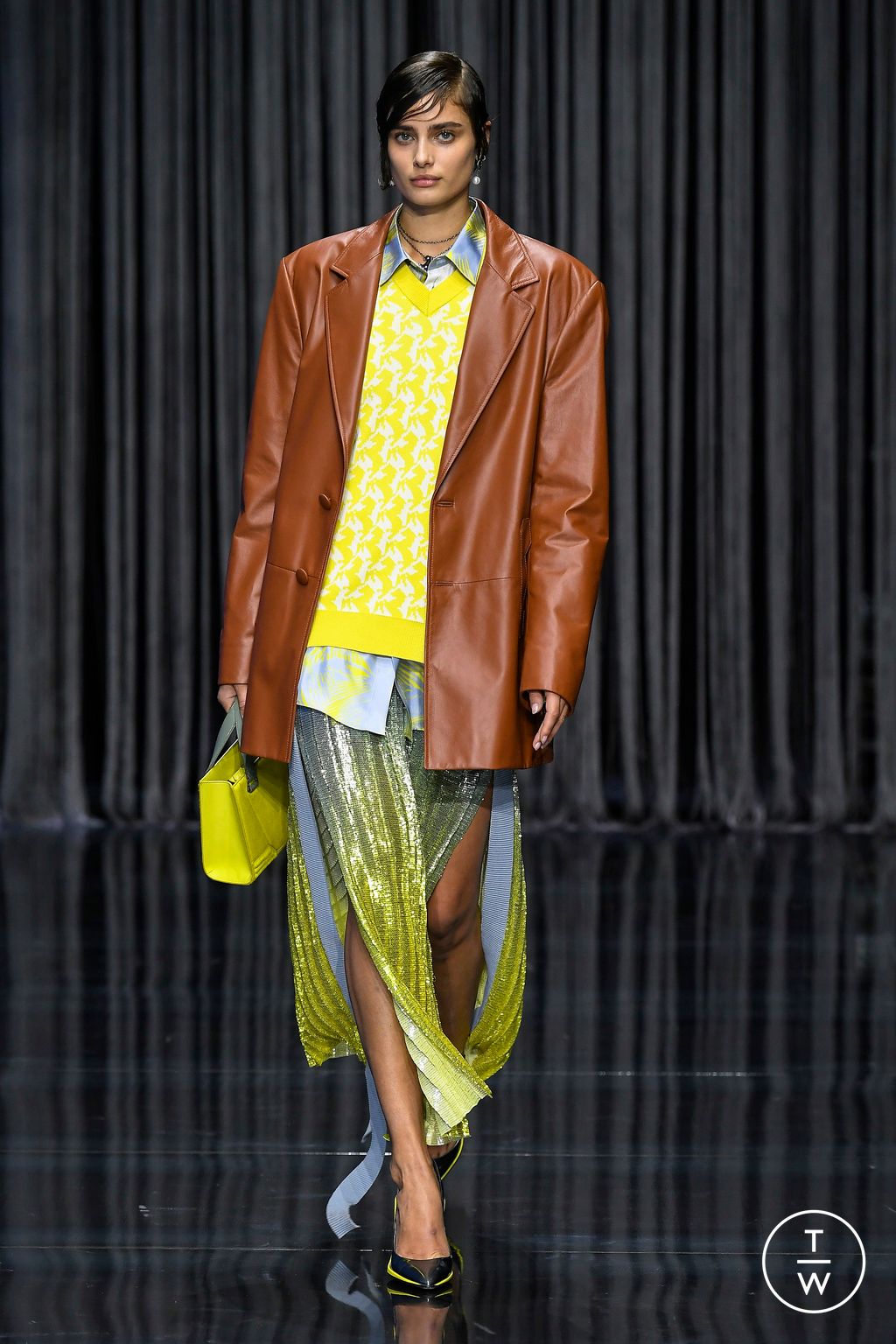 Fashion Week Milan Spring/Summer 2023 look 19 from the Ferrari collection 女装
