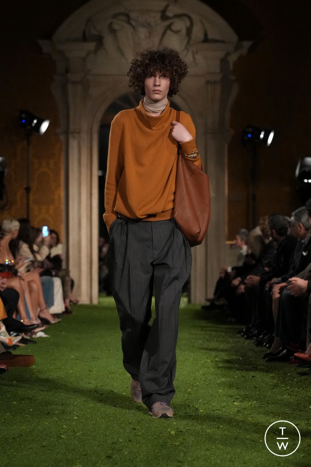 Fashion Week Paris Fall/Winter 2026 look 54 from the Valentino collection 女装