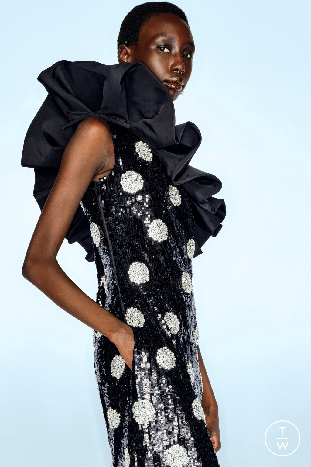 Fashion Week Paris Pre-Fall 2023 look 112 from the Valentino collection womenswear