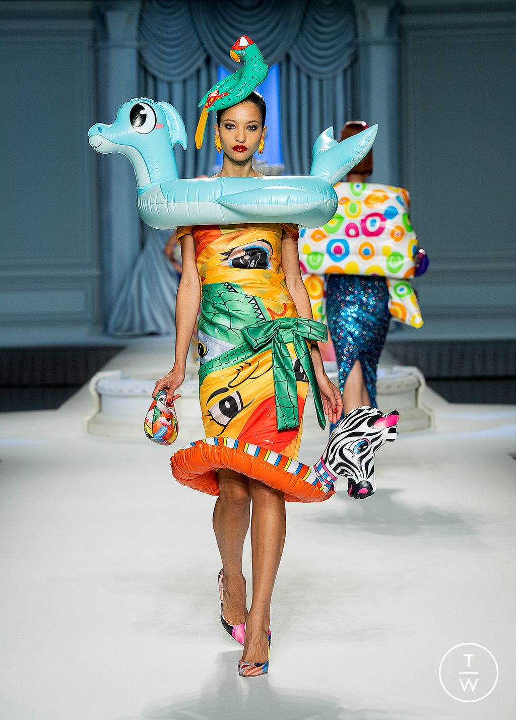 Fashion Week Milan Spring/Summer 2023 look 55 from the Moschino collection 女装